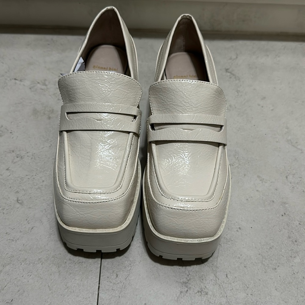 Brand new Gianni Bini loafers in size 7